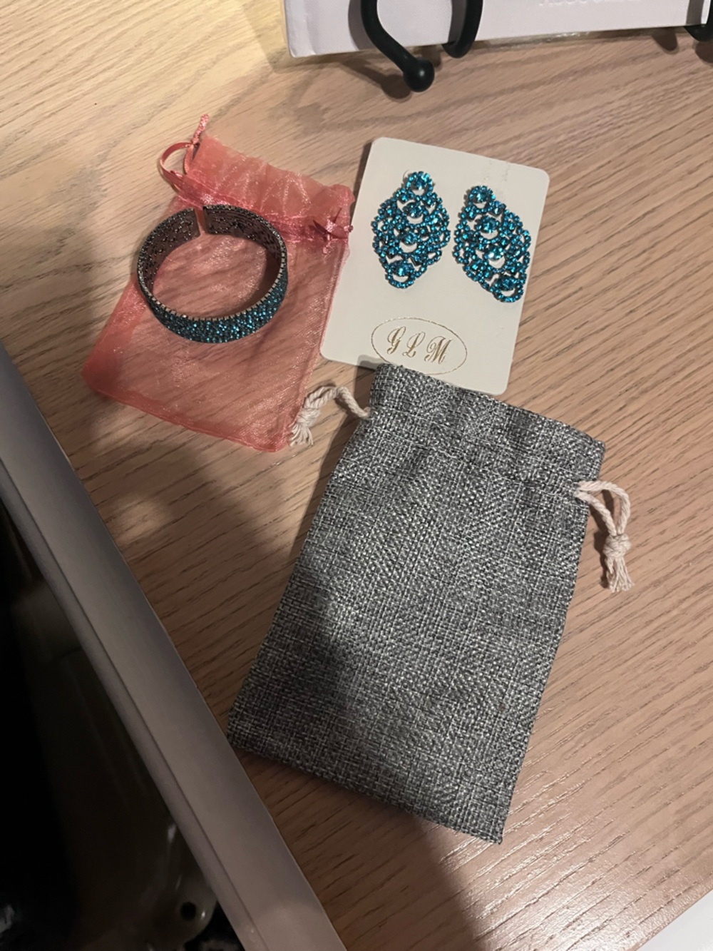 NWT Teal Sparkly Earrings & Bracelet Set - Picture 6 of 7